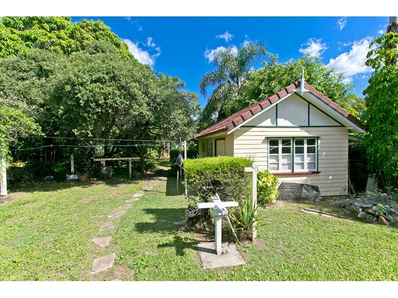 90 Haylock Street, Wynnum QLD 4178