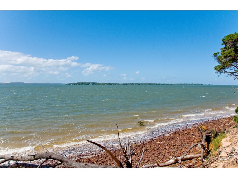 9 Ooyan Street, Coochiemudlo Island QLD 4184