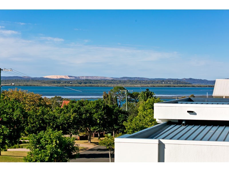 103 School of Arts Road, Redland Bay QLD 4165