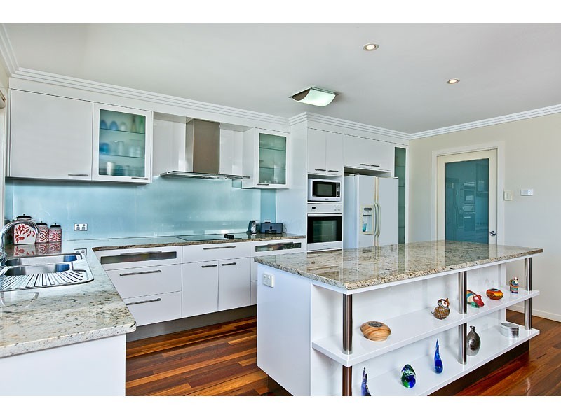 103 School of Arts Road, Redland Bay QLD 4165
