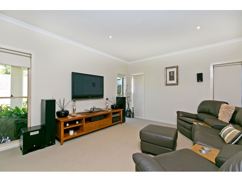 103 School of Arts Road, Redland Bay QLD 4165