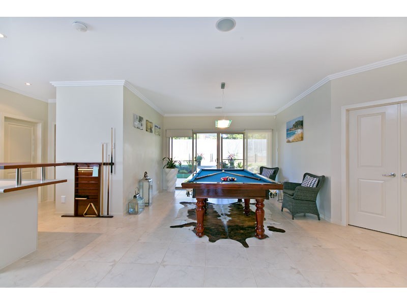 103 School of Arts Road, Redland Bay QLD 4165