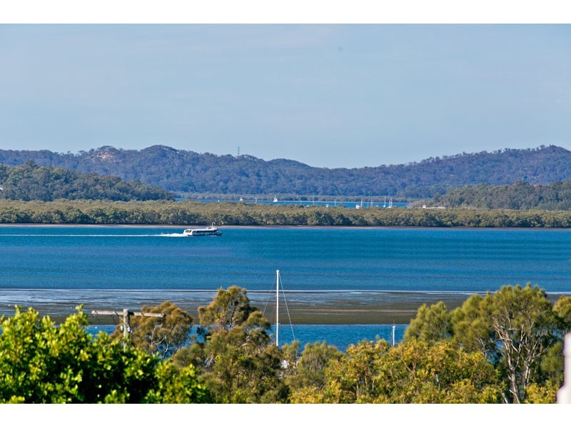 103 School of Arts Road, Redland Bay QLD 4165