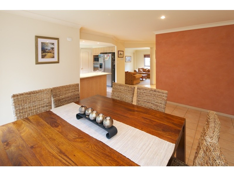 17 Roger Court, Redland Bay QLD 4165