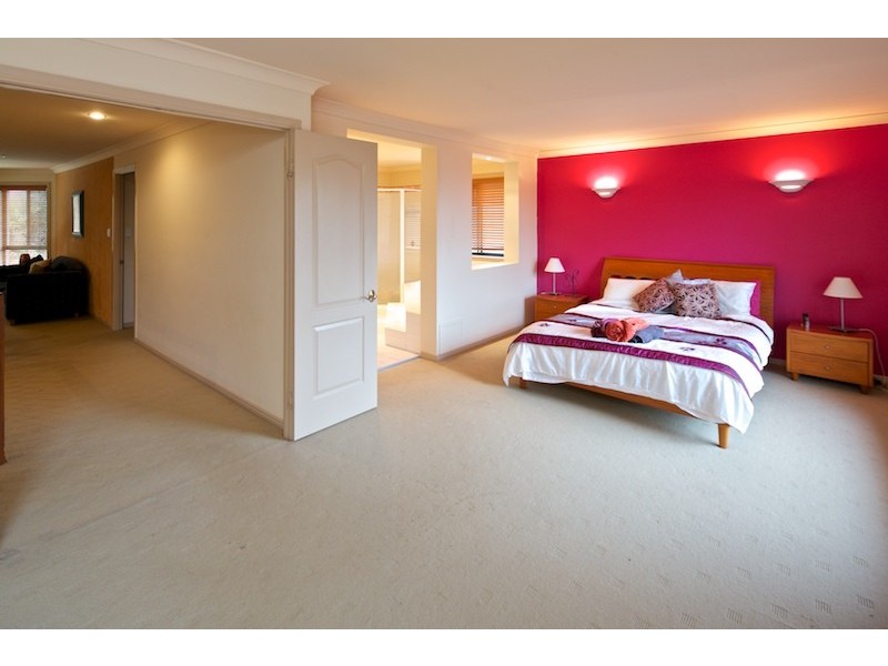 17 Roger Court, Redland Bay QLD 4165