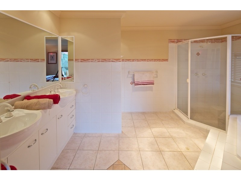 17 Roger Court, Redland Bay QLD 4165