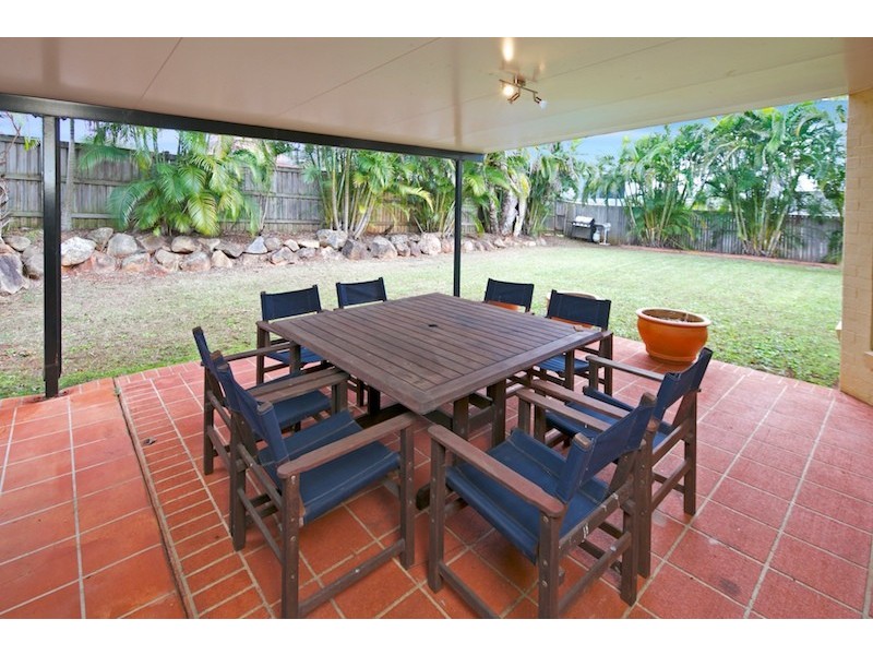 17 Roger Court, Redland Bay QLD 4165