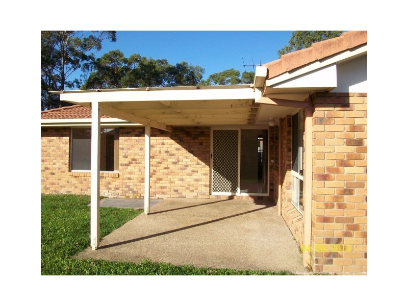 4 Fairway Drive, Redland Bay QLD 4165