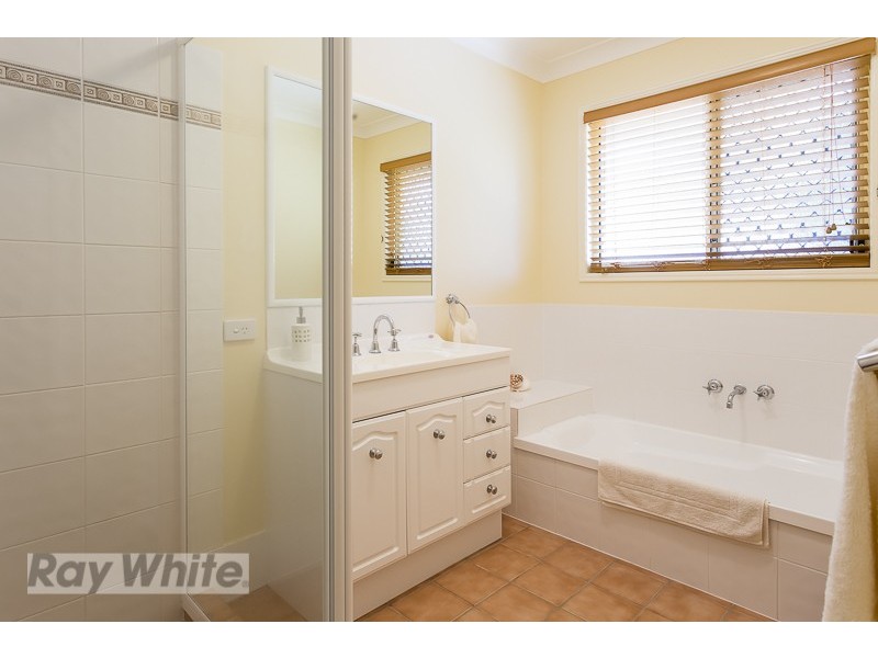 33 Shirley Street, Coochiemudlo Island QLD 4184