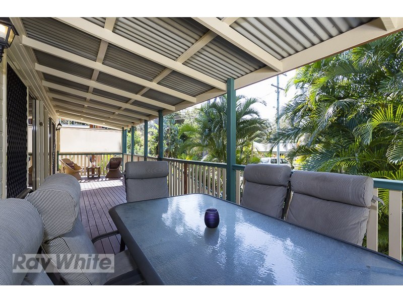 33 Shirley Street, Coochiemudlo Island QLD 4184