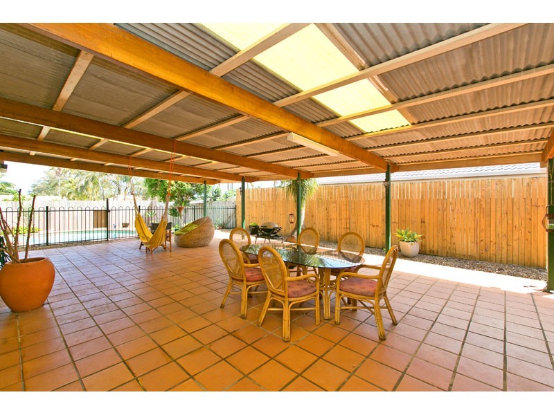 9 Oak Street, Victoria Point QLD 4165