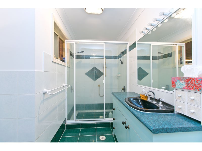 9 Oak Street, Victoria Point QLD 4165