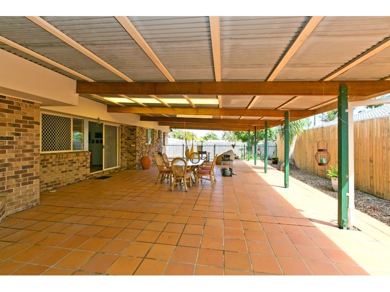 9 Oak Street, Victoria Point QLD 4165