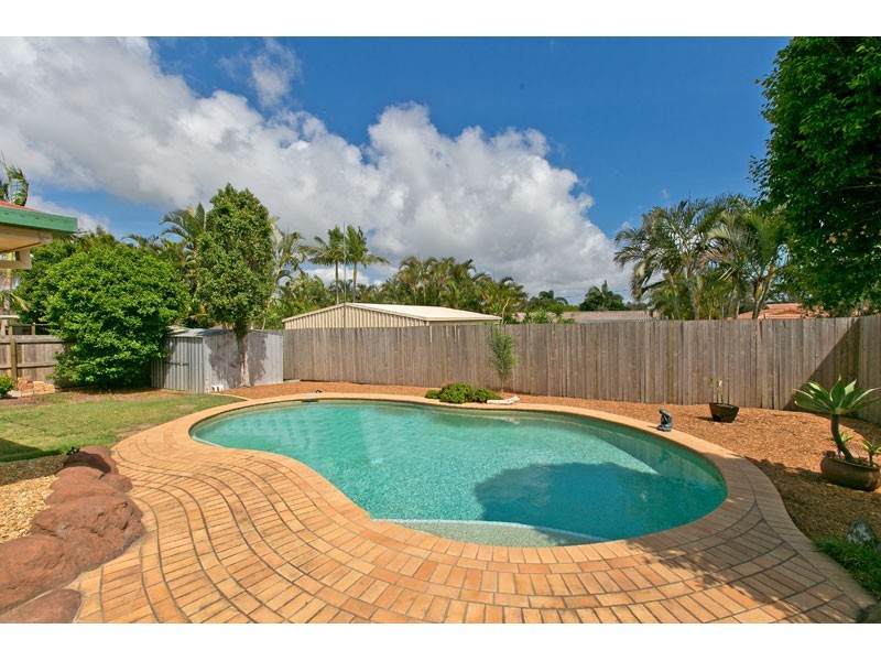 9 Oak Street, Victoria Point QLD 4165