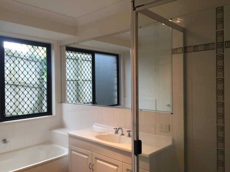 2 Anchor Place, Redland Bay QLD 4165