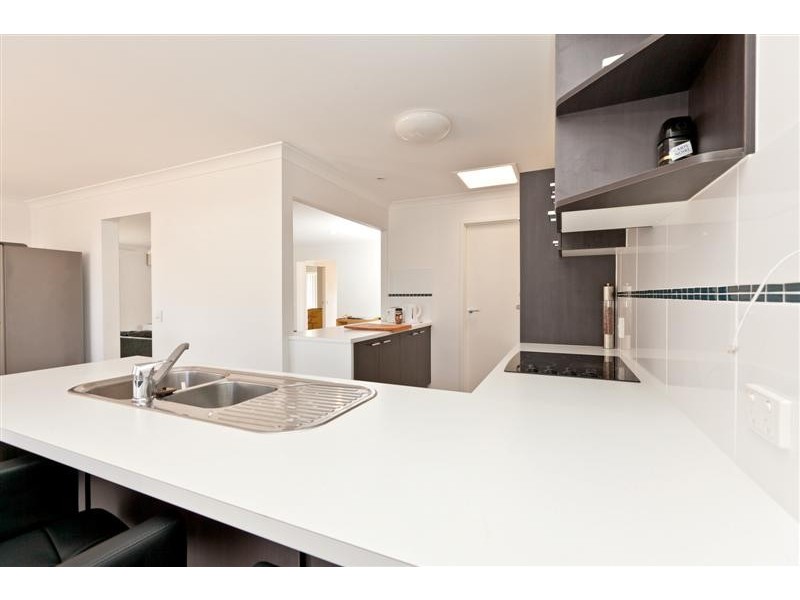 44 Azure Avenue, Redland Bay QLD 4165