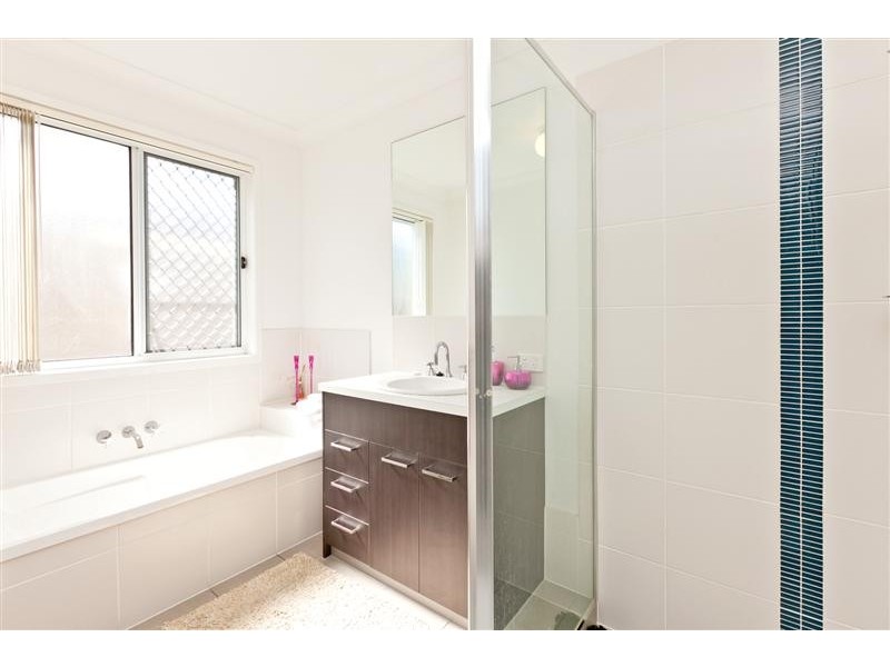 44 Azure Avenue, Redland Bay QLD 4165