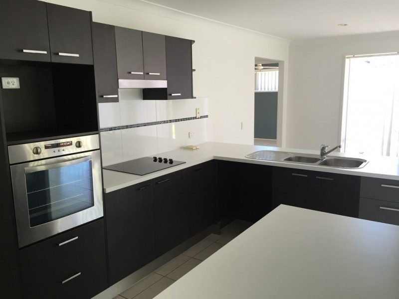 44 Azure Avenue, Redland Bay QLD 4165