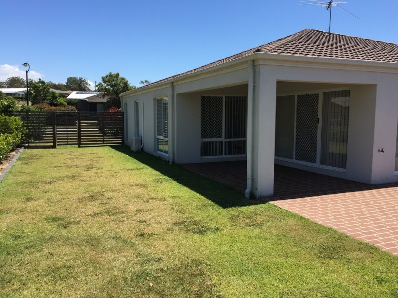 44 Azure Avenue, Redland Bay QLD 4165