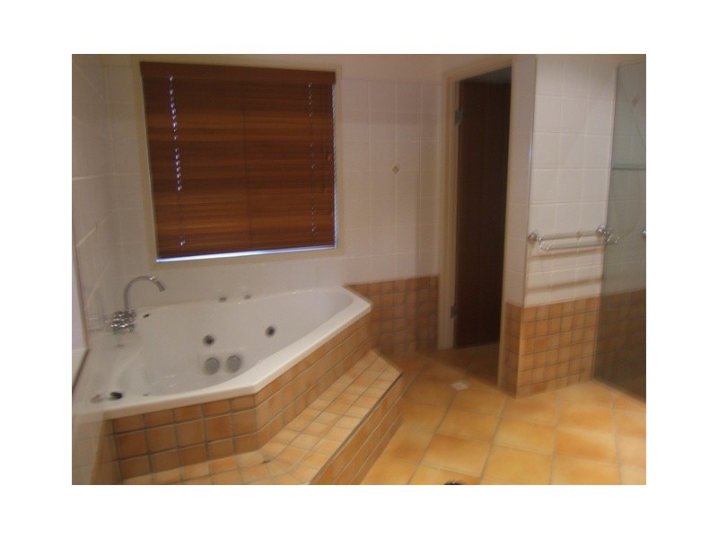 16 Roger Court, Redland Bay QLD 4165