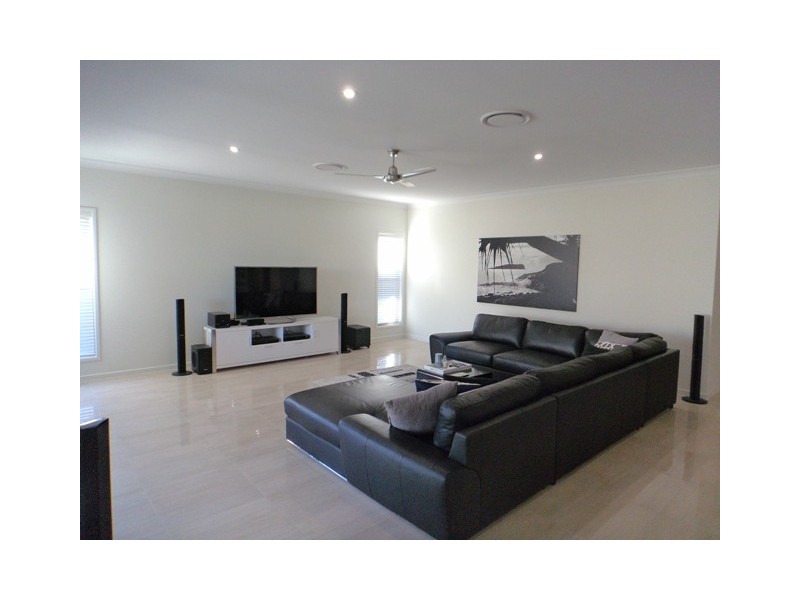 7 Turtle Place, Redland Bay QLD 4165