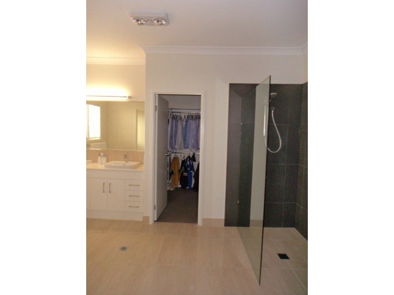 7 Turtle Place, Redland Bay QLD 4165