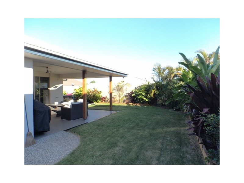 7 Turtle Place, Redland Bay QLD 4165