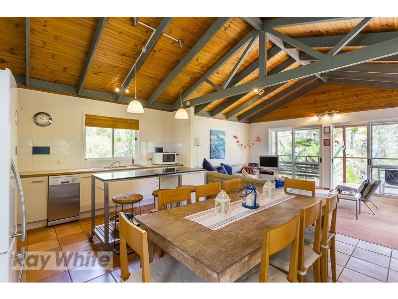 10 Flinders Street, Coochiemudlo Island QLD 4184