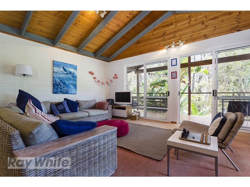 10 Flinders Street, Coochiemudlo Island QLD 4184