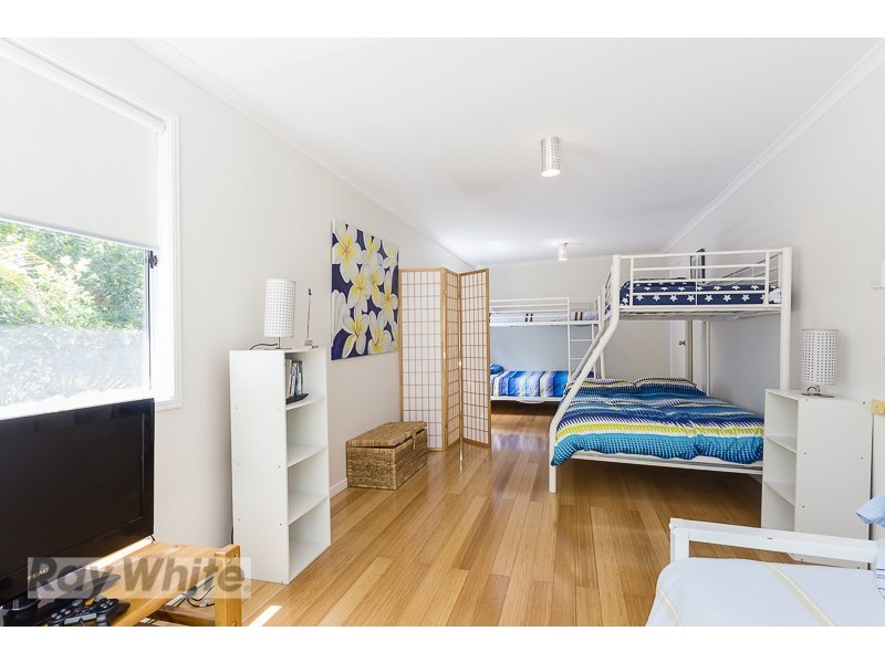 10 Flinders Street, Coochiemudlo Island QLD 4184