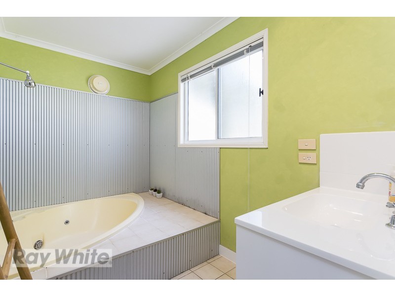 10 Flinders Street, Coochiemudlo Island QLD 4184