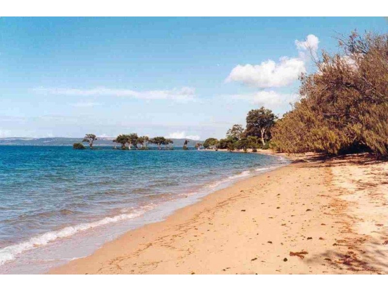 10 Flinders Street, Coochiemudlo Island QLD 4184