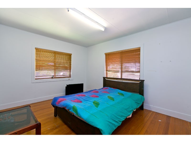 12 Base Street, Victoria Point QLD 4165