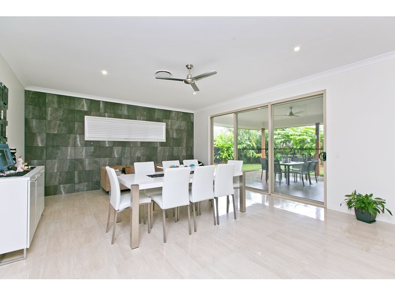 7 Turtle Place, Redland Bay QLD 4165