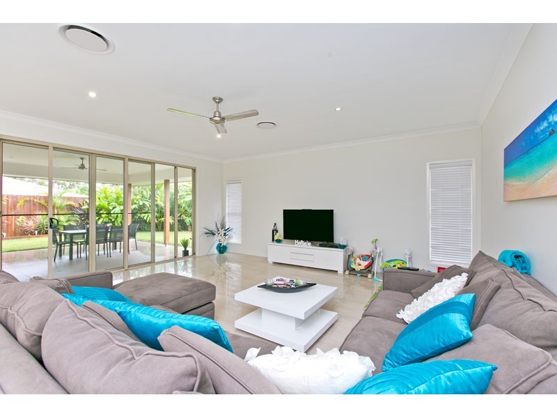 7 Turtle Place, Redland Bay QLD 4165