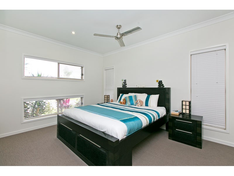 7 Turtle Place, Redland Bay QLD 4165