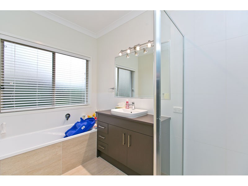 7 Turtle Place, Redland Bay QLD 4165