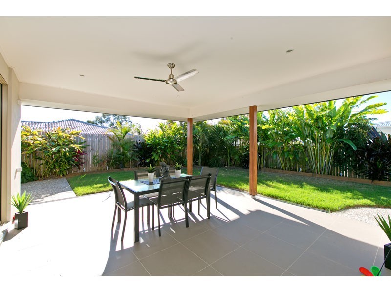 7 Turtle Place, Redland Bay QLD 4165