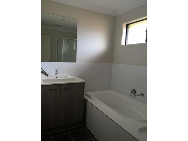 1 Base Street, Victoria Point QLD 4165