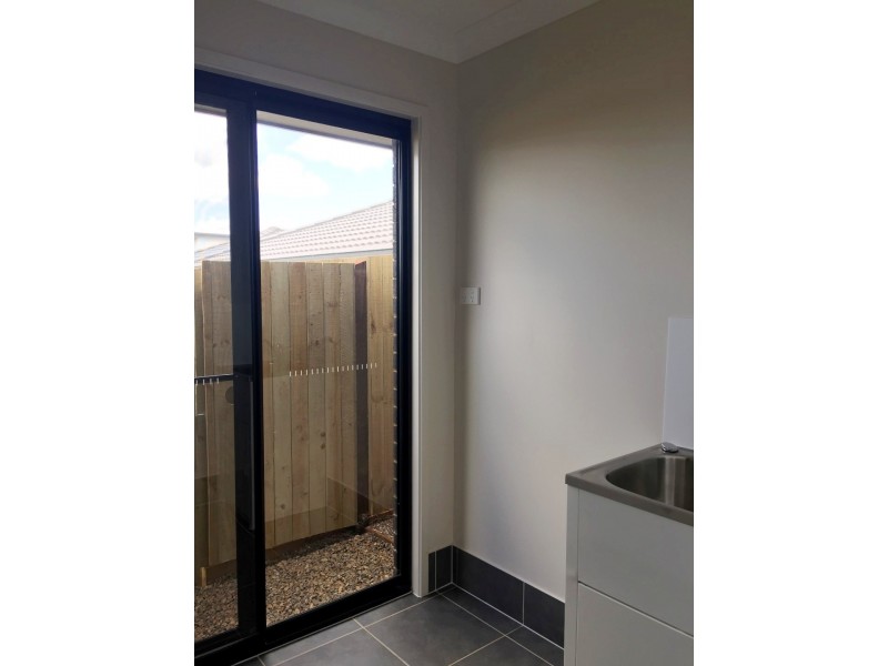 1 Base Street, Victoria Point QLD 4165