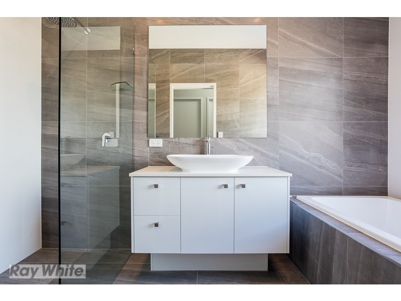12 Lakefield Drive, Victoria Point QLD 4165