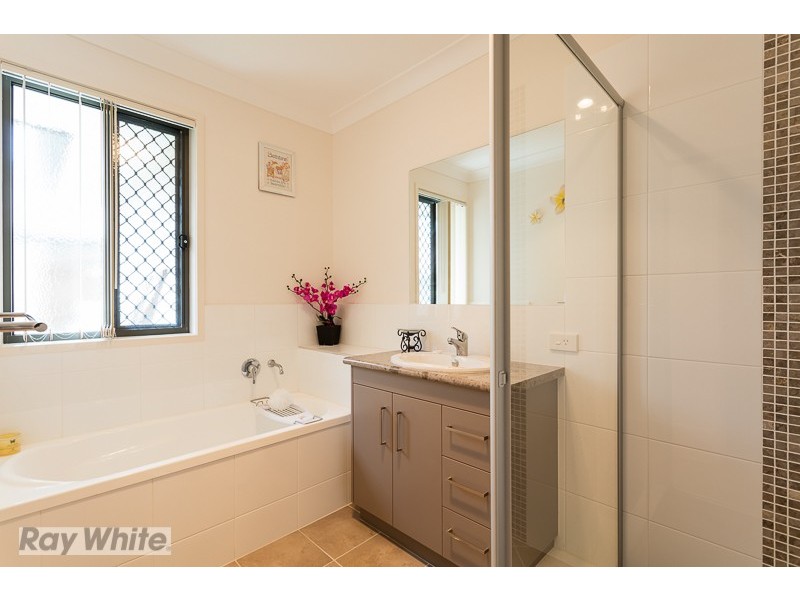 2/25 Pine Terrace, Redland Bay QLD 4165