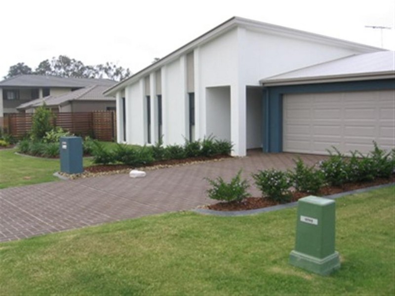 40 Azure Avenue, Redland Bay QLD 4165