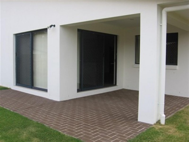 40 Azure Avenue, Redland Bay QLD 4165