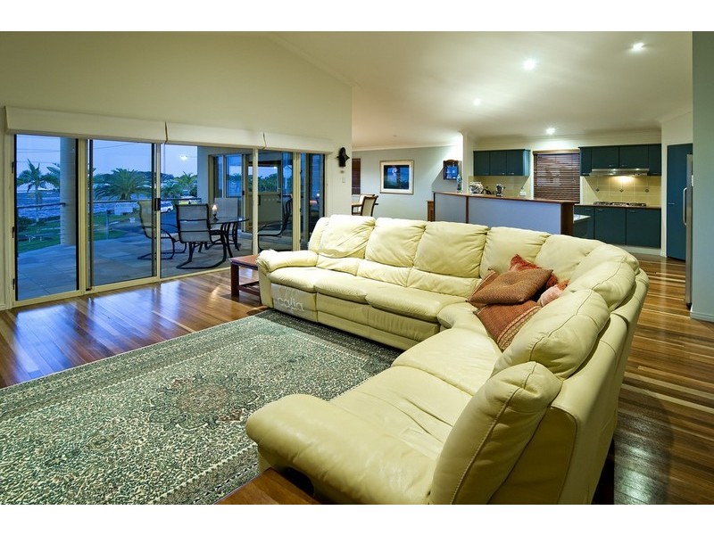 22 Rosebud Esplanade, Victoria Point QLD 4165