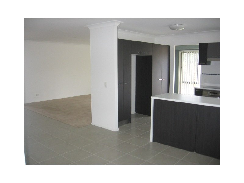 69  Azure Avenue, Redland Bay QLD 4165