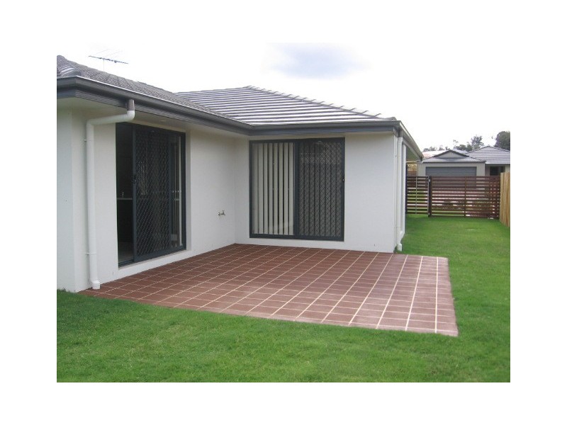 69  Azure Avenue, Redland Bay QLD 4165