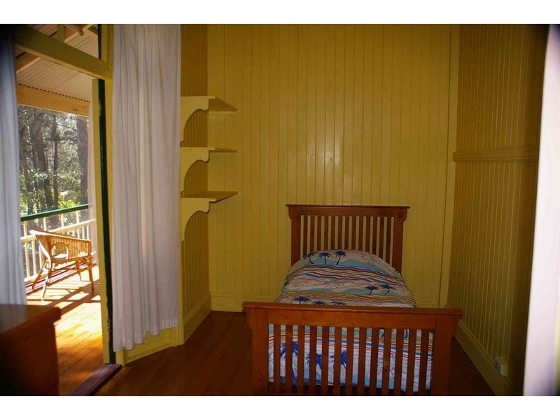 8 Erobin Street, Coochiemudlo Island QLD 4184