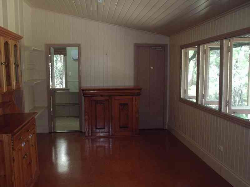 8 Erobin Street, Coochiemudlo Island QLD 4184