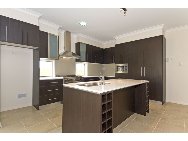 5 Turtle Place, Redland Bay QLD 4165